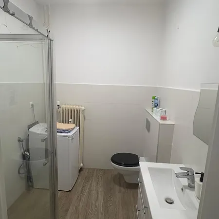 Cozy & Spacious Near Tram Apartmán Bratislava