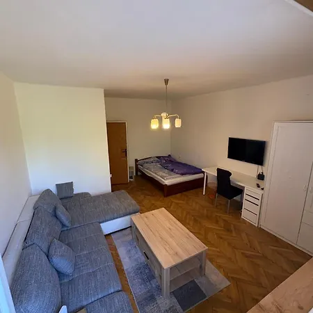 Cozy & Spacious Near Tram * براتسيلافا